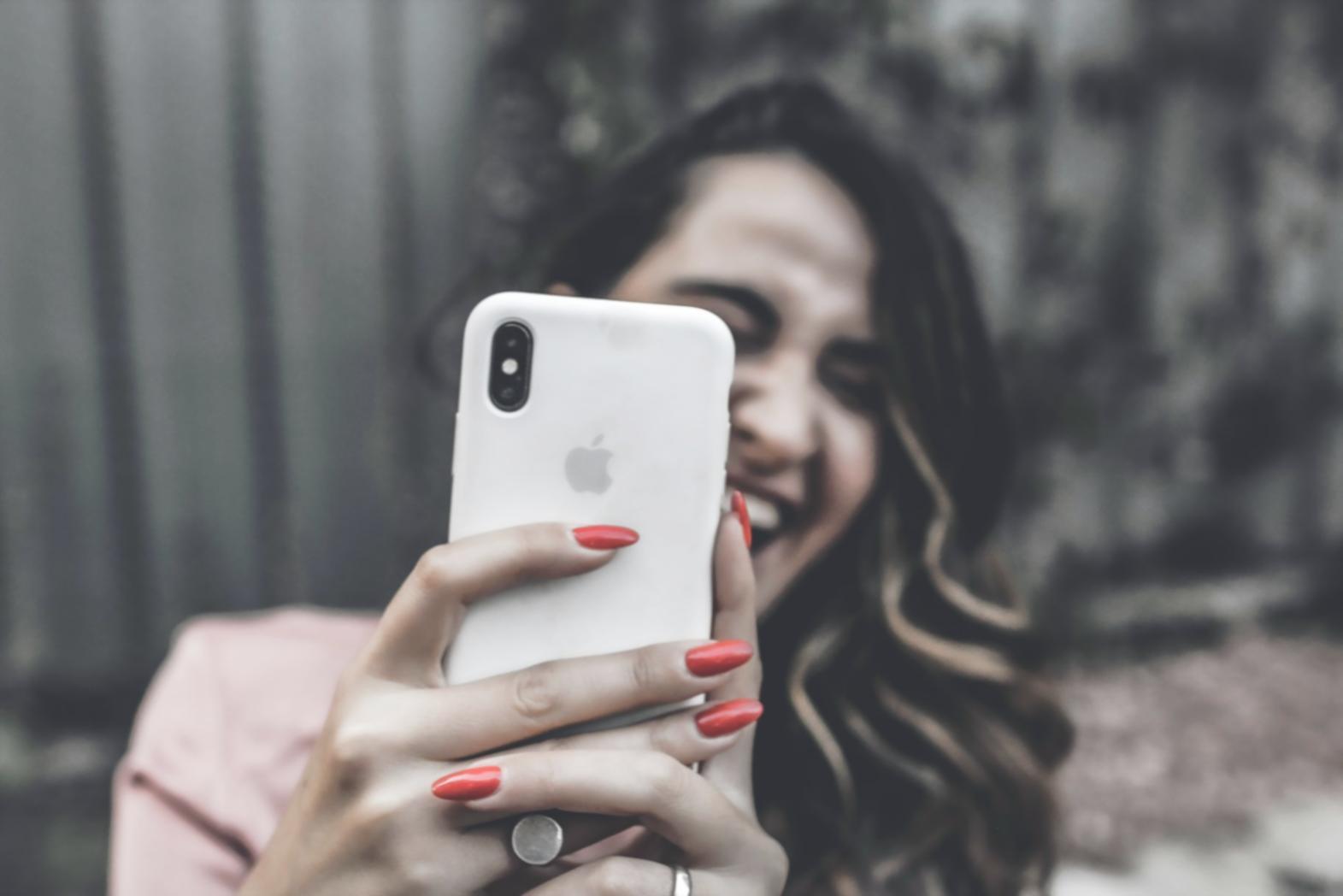 Técnicas profesionales de manicura en práctica